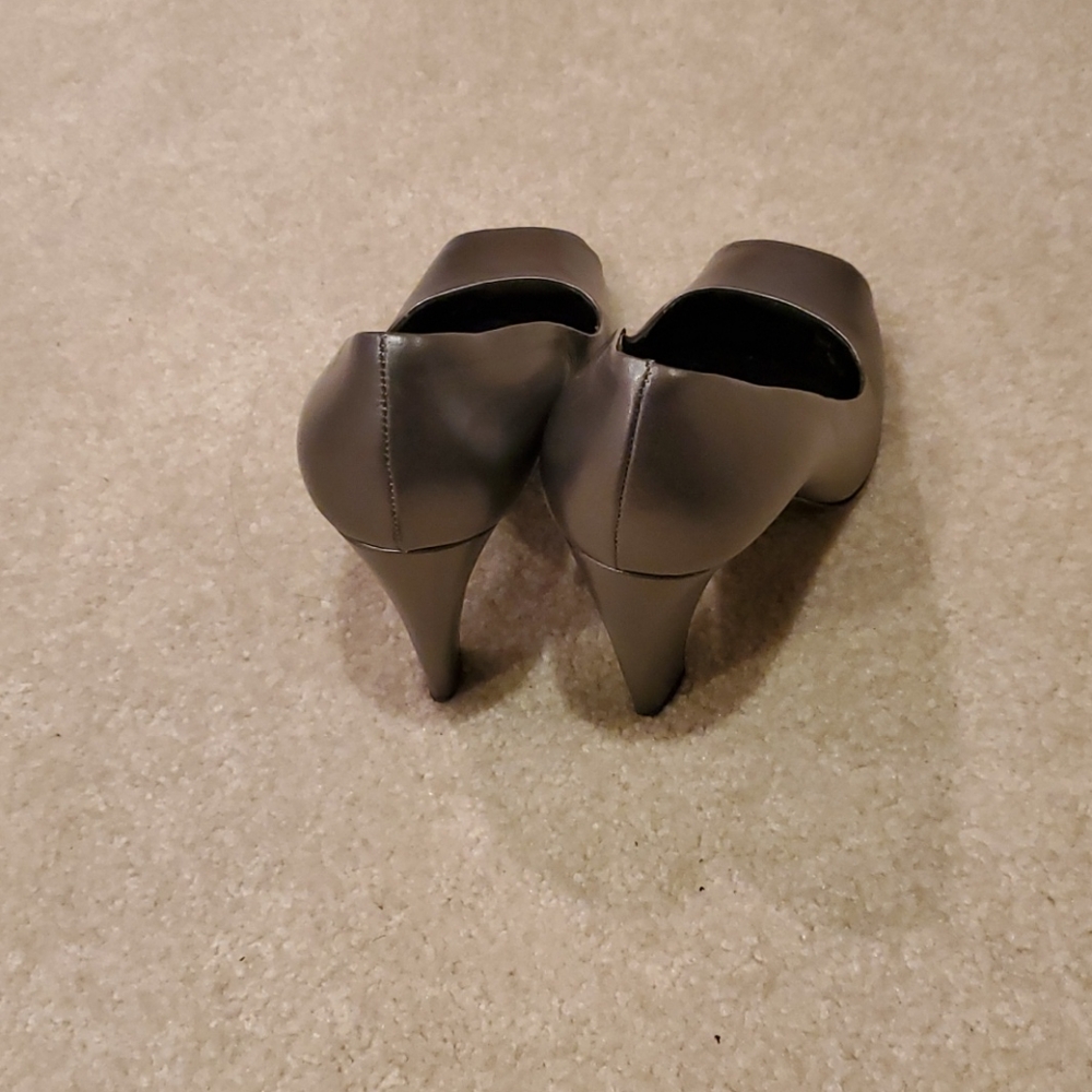 Authentic PRADA pumps - Picture 4 of 5